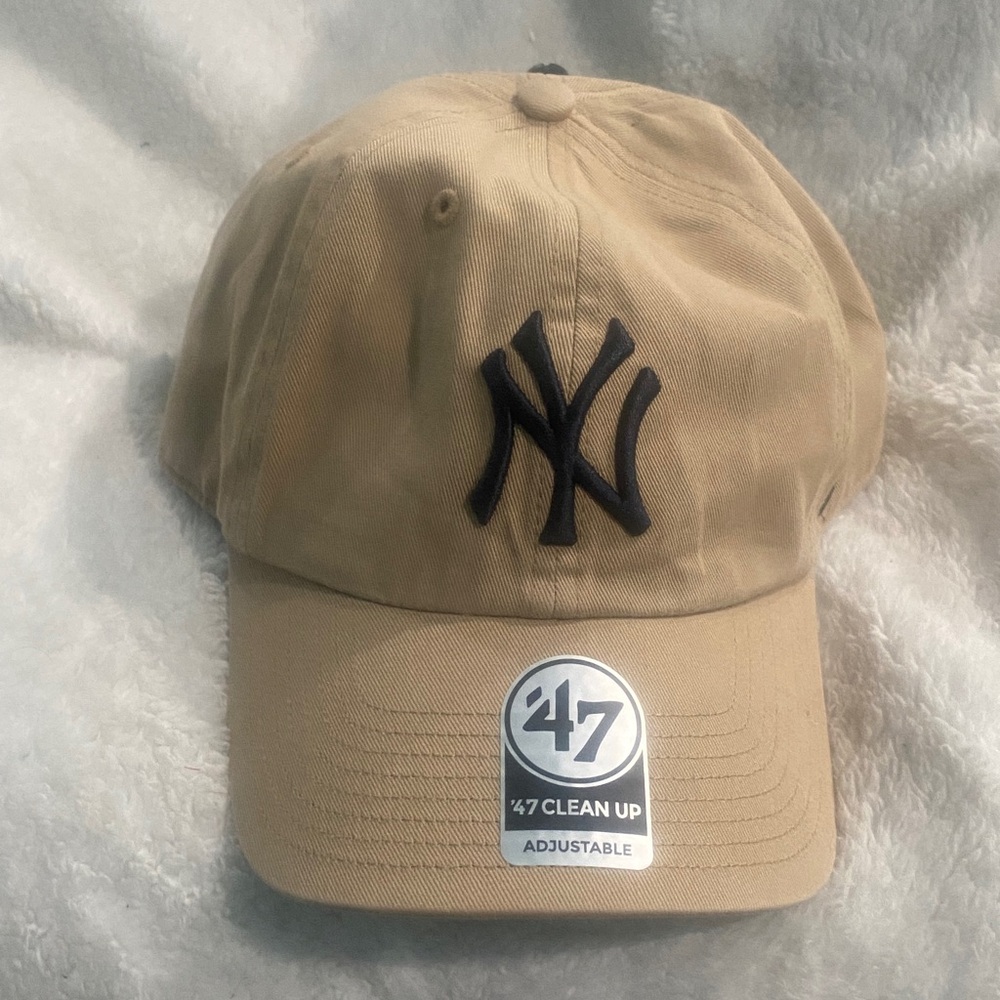 '47 New York Yankees. Khaki & Navy Blue Logo